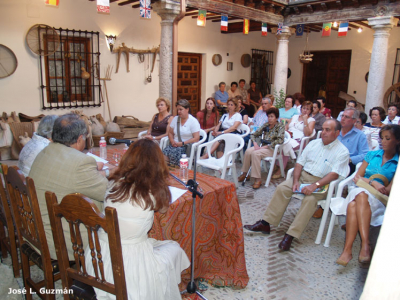 Fiestas 2007. Conferencia sobre desarrollo rural organizado por la Asociación de Mujeres "Teresa Panza" en la Casa de los Janes
[url=http://www.laguardiatoledo.es.vg][color=navy][i][b]Web de Jose Luis Guzmán[/b][/i][/color][/url].[/b]
