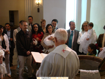 12 de Abril de 2008. Cuádruple bautizo en la Iglesia Parroquial Nuestra Señora de la Asunción
Cuatro niñas: Zaira, Isela, Irene y María son bautizadas en la misma ceremonia.
La sección de fotos de bautizos de la web es una de las que menos fotos tiene. Desde aquí animar a las personas que tengan fotos de bautizos de familiares a que las publiquen en la web o nos las hagan llegar para publicarlas.
