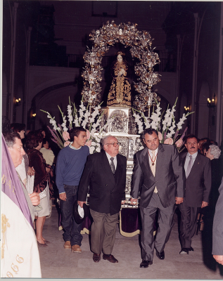 Familia de Gregorio Peláez Redajo entrando al Santo Niño a la Iglesia
