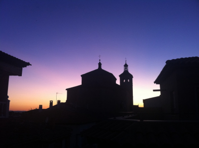 Puesta de sol con la Iglesia de fondo. 24-08-2'11
LOS ESCENARIOS DE LA VIDA: Edificios. Iglesia Parroquial
