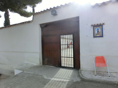 La puerta de la portá de la casa Marisol famosa por los figurantes guardiolos que aparecían en la película de Marisol "Solos los dos" (1968)
LOS ESCENARIOS DE LA VIDA: Edificios. < La Casa de Marisol
