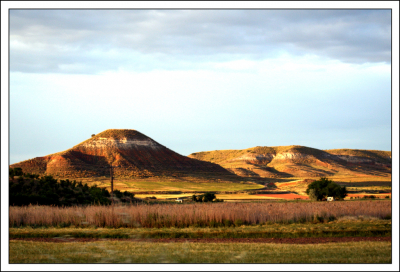 Foto del Cerro de las Maricas encontrada en la web de flickr
La foto original la puedes encontrar en [url=http://www.flickr.com/photos/martius/528195943/][color=navy][i][b]Foto del Cerro las Maricas encontrada en flickr[/b][/i][/color][/url].[/b] 
[b]La foto está tomada el 25 de Mayo de 2007. Fijaos (o fijaros como decimos aquí) en los comentarios que hace la gente sobre la foto en el enlace anterior. Curioso es el comentario de pegatina1, que seguro que es de La Guardia porque sabe que detrás de esos cerros está la zona por excelencia de olivos de nuestro pueblo, Las Navas[/b]

Para los que no lo sepan [url=http://www.flickr.com][color=navy][i][b]Flickr[/b][/i][/color][/url].[/b] es uno de los mejores sitios web de organización de fotografías digitales.
Podéis encontrar más información sobre flickr en la wikipedia [url=http://es.wikipedia.org/wiki/Flickr][color=navy][i][b]Información sobre Flickr en la Wikipedia[/b][/i][/color][/url].[/b]

