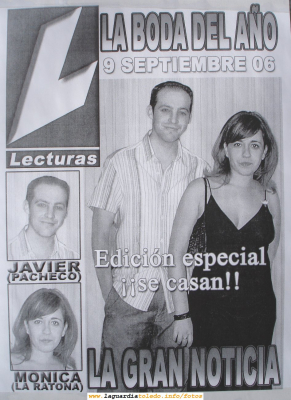 Típico cartel anunciador de las bodas en nuestro pueblo, que se difunde por todo el vecindario. 9 de Septiembre de 2006
Llevamos ya unos años en los que los amigos de los que se van a casar "siembran" el pueblo de carteles anunciadores, algunos de lo más original. Es una costumbre relativamente reciente pero creo que tiene su encanto. Incluso se suelen poner pancartas en la Calle Mayor anunciando el evento. Por eso nos hacemos eco de dicha costumbre en la web en la sección de bodas
