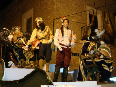 5 de Enero de 2007. Carroza de los Reyes Magos de Oriente por la calle Mayor camino de la Iglesia para entregar los regalos a los niños guardiolos
