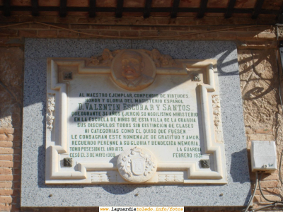 10 de Diciembre de 2006. Inscripción en recuerdo de D. Valentín Escobar en el colegio
