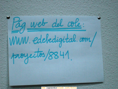 10 de Diciembre de 2006. Cartel anunciador de la web del Colegio Valentín Escobar expuesto en dicho centro.
Aunque el director del Colegio D. Jose Manuel Marín me comenta que esta web es sólo un experimento, os la expongo
para que veáis como los niños del cole ya hacen sus pinitos en las nuevas tecnologías, ésta es la página.
[/b][url=http://www.edebedigital.com/proyectos/8841/][i][b][color=navy]Web del Colegio D. Valentín Escobar[/b][/i][/color][/url].[/b]
Esperemos que de aquí salga la cantera que renueve a nuestra generación actual, para que seamos siendo muchos años pioneros en el mundo de internet en nuestro pueblo.

