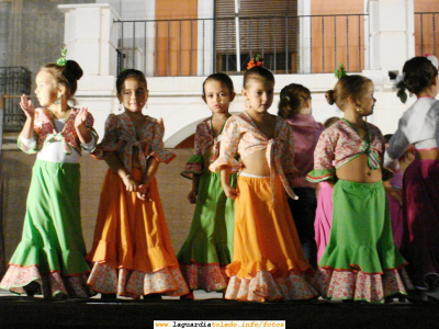 16 de Septiembre de 2006. Actuación en La Plaza de la Escuela de Baile de la Asociación Cultural dirigida por Esperanza Alvarez
