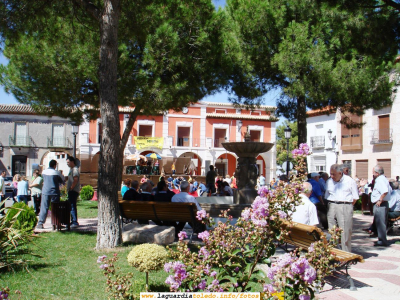 16 de Septiembre de 2006. Maratón deportivo en la Plaza
Mientras los jóvenes practican deporte en La Plaza, los mayores toman el fresco en ésta
