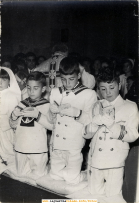 Mayo del 68. Francia sacudida por revueltas estudiantiles y en La Guardia...   las Comuniones
De izqda a dcha, Juan Fco. Santiago, Miguel Angel Fernández y Jose Vicente Campaya
