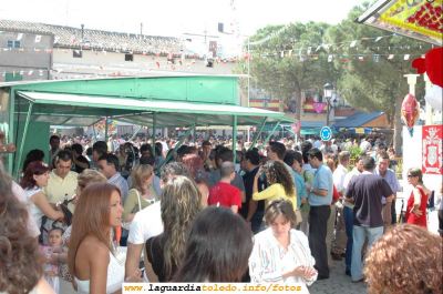 De pinchos en la plaza. Fiestas de 2005
