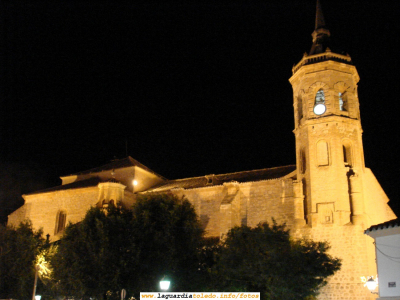 Fotografía nocturna de la Iglesia de Tembleque tomada en sus fiestas Patronales. 24 de Agosto de 2006,  2:13 h
Es típico en verano que la gente se desplace por la noche a las fiestas de los pueblos de alrededor. Aprovecho que llevo la cámara para hacer una foto a la Iglesia de Tembleque (que todo sea dicho es una maravilla arquitectónica). Aunque no es una foto guardiola, la pongo como señal de protesta porque durante la semana pasada he intentado infructuosamente sacar esa misma foto nocturna de la Iglesia de la Guardia pero incluso sábado y domingo ha estado sin iluminación. ¿Por qué?
