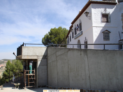 Evolución de la Obra de la Plataforma de la Ermita del Santo Niño a 25-08-06.
La obra ya se encuentra rematando los últimos detalles de cara a su inauguración el día 2 de Septiembre, día que suben al Santo Niño a la Iglesia.
