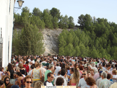 2 de Septiembre de 2006. Multitud de gente concentrada en la nueva Plataforma en la inauguración de ésta
Podríamos jugar al conocido juego "¿Dónde está Wally?" en donde Wally puede ser cada uno de los que ese día estábamos en la Plataforma del Santo Niño.
Intenta encontrarte... Haciendo click verás la imagen con más detalle.
