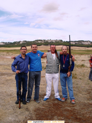 23 de Septiembre de 2006. Concurso de tiro de codorniz.Trío de escopetas ganadoras y el Pte de la Sociedad de Cazadores
