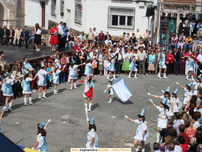 24 de Septiembre de 2006. Banda de Majorettes actuando en la Plaza
Al lado de los presentadores, está Piccolo (Juan Fdo. Novillo) grabando el evento
