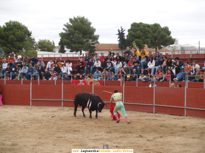 24 de Septiembre de 2006. Toros en la plaza ambulante
Entrando a matar
