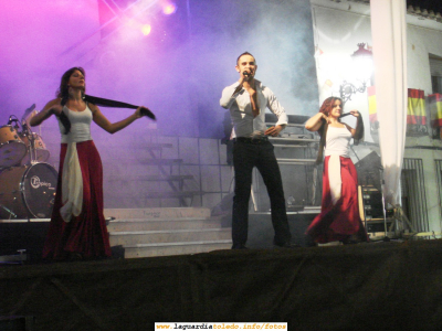 25 de Septiembre de 2006. La Orquesta Trópico Show en la actuación nocturna
Esta es la misma orquesta que nos ameniza los días 25 y 26 el Baile del Vermout desde hace muchos años
