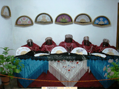 Exposicíón en la Casa de los Jaenes. Exposición sobre mantillas, peinetas y abanicos
