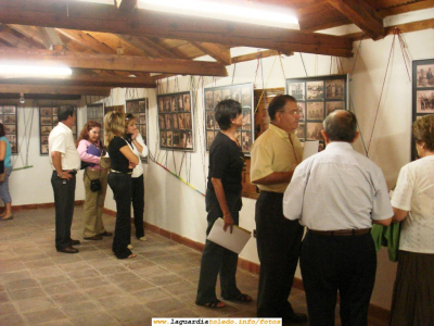 Exposicíón en la Casa de los Jaenes. Exposición sobre el Archivo Fotográfico Municipal
[b]Desde Proyecto Tupi hacemos una invitación a las autoridades municipales para que este excepcional Archivo Fotográfico Municipal pueda ser expuesto también en Internet en www.laguardiatoledo.info y así pueda visitarlo online cualquier guardiolo independientemente del lugar del mundo en el que se encuentre. Ya lo estamos haciendo por ejemplo con la recopilación de fotos antiguas de la Asociación de Mujeres La Rosaleda[/b]
