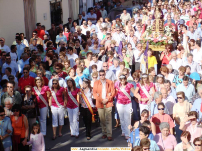 27 de Septiembre de 2006. El Santo Niño por la Calle Mayor dirigiéndose a la Cuesta Perejón para su despedida del pueblo
