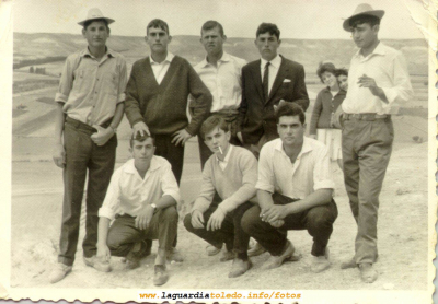 Cuadrilla de mozos en el Santo Niño. Años 50
