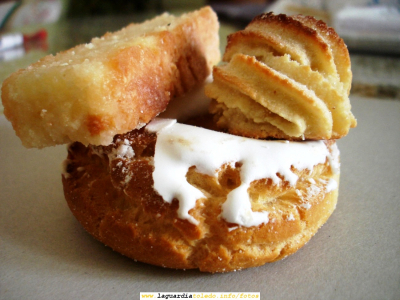 28 de Abril de 2007. Boda de 1910. La montera de la boda
Está compuesta de una rosquilla, un bizcocho borracho y una pasta de almendra

[url=http://laguardiatoledo.info/tupidiario/2007/04/30/proyecto-tupi-inaugura-dos-nuevas-secciones-en-la-guardiapedia/][color=navy][i][b]Proyecto Tupi inaugura dos nuevas secciones en la Guardiapedia[/b][/i][/color][/url].[/b]
[url=http://laguardiatoledo.info/guardiapedia/Historia_de_La_Guardia][color=navy][i][b]Historia de La Guardia en la Guardiapedia[/b][/i][/color][/url]
[url=http://www.laguardiatoledo.info/guardiapedia/Historia_del_Santo_Ni%C3%B1o][color=navy][i][b]Historia del Santo Niño en la Guardiapedia[/b][/i][/color][/url]
