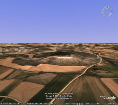 El cerro de las Maricas en perspectiva en altura visto por Google Earth
Este programa tiene también una posibilidad de ver en perspectiva los parajes. Aunque no está demasiado bien lograda, da la sensación de perspectiva en altura.
