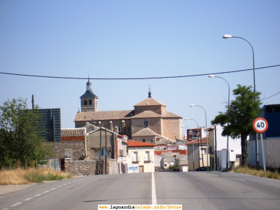 Vista panorámica de la Iglesia desde la antigua carretera de Andalucía, yendo hacia "El Llano"
