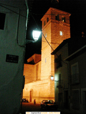 Vista nocturna de la Iglesia Parroquial desde la calle Guillermo Cabezas. 1 de Septiembre de 2006 por la noche
