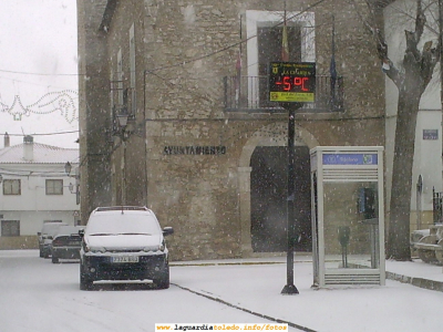 29 de Enero de 2006. El ayuntamiento de La Glorieta nevado.
