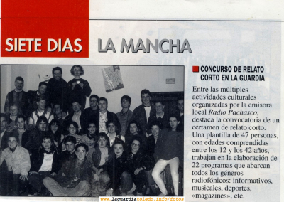 Equipo al completo de Radio Pachasco
Para los que no lo sepan, Radio Pachasco fué una iniciativa de Radio Local que durante unos años estuvo funcionando en nuestro pueblo. Lástima que ya haya cesado en sus emisiones. Desde aquí hacemos un llamamiento a quien corresponda para que se vuelva a relanzar esta iniciativa que tanto enriqueció culturalmente al pueblo en los años en los que estuvo en antena
