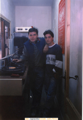 Pinchando en Radio Pachasco
Para los que no lo sepan, Radio Pachasco fué una iniciativa de Radio Local que durante unos años estuvo funcionando en nuestro pueblo. Lástima que ya haya cesado en sus emisiones. Desde aquí hacemos un llamamiento a quien corresponda para que se vuelva a relanzar esta iniciativa que tanto enriqueció culturalmente al pueblo en los años en los que estuvo en antena
