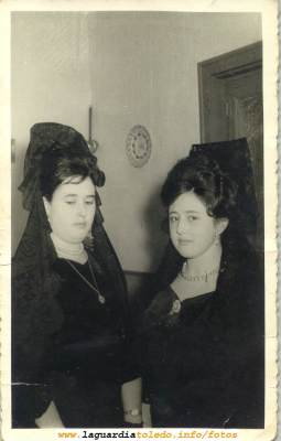 Con las clásicas mantillas. Años 60
