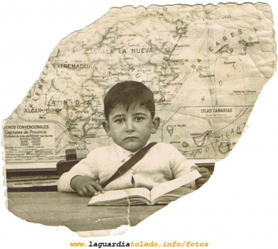 Típica foto de Colegio. Años 50. El fotografiado es Vicente Santiago
