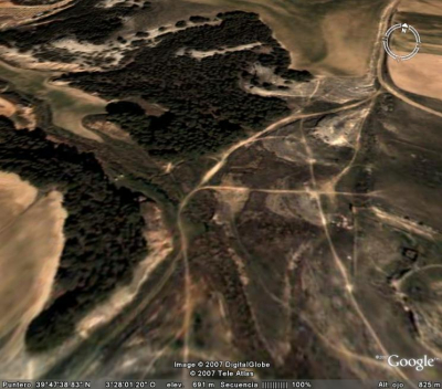 Perejón en visión tridimensional desde Google Earth
Se puede apreciar con nitidez desde el satélite en visión tridimensional los efectos de quads y motos
[url=http://www.laguardiatoledo.info/fotos/displayimage.php?pos=-1250][color=navy][i][b]Foto de los efectos de quads y motos en Perejón[/b][/i][/color][/url].[/b]
