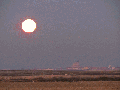 Gif animado formado por 75 fotos de la puesta de la luna llena a 5 Kms de La Guardia por la carretera Lillo
