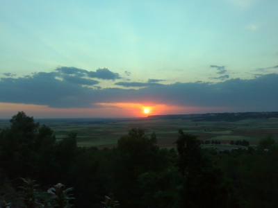 21 de Junio de 2008. Comienzo del verano. Puesta de sol (1/5)
Aunque la secuencia de fotos está hecha con un teléfono móvil a no demasiada resolución, la pongo por su belleza
