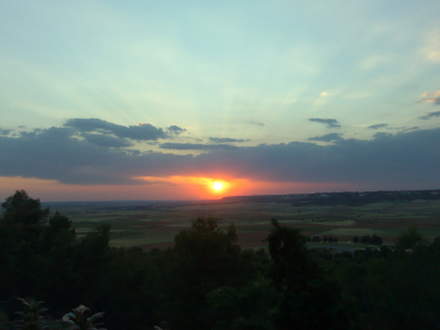 21 de Junio de 2008. Comienzo del verano. Puesta de sol (2/5)
Aunque la secuencia de fotos está hecha con un teléfono móvil a no demasiada resolución, la pongo por su belleza
