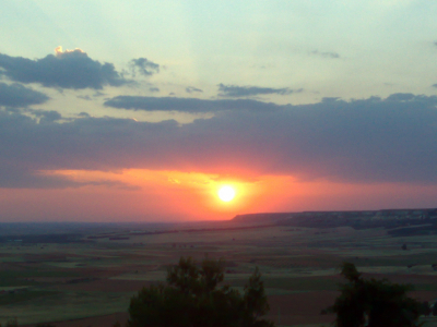 21 de Junio de 2008. Comienzo del verano. Puesta de sol (4/5)
Aunque la secuencia de fotos está hecha con un teléfono móvil a no demasiada resolución, la pongo por su belleza
