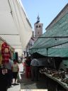 iglesia_entre_toldos_martes_mercadillo_1.jpg