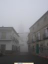 lgt_07_01_06_iglesia_desde_plaza_dia_niebla_1.JPG