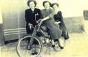 Nombre del archivo=lgt_rosaleda_3_mozas_posando_con_moto_1.jpg
Tamaño del archivo=234KiB
Dimensiones=1795x1170
Fecha añadida=F d, Y lgt_rosaleda_3_mozas_posando_con_moto_1.jpg