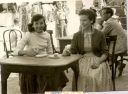 Nombre del archivo=lgt_rosaleda_dos_mozas_bebiendo_en_la_plaza_final_1.jpg
Tamaño del archivo=205KiB
Dimensiones=1598x1179
Fecha añadida=F d, Y lgt_rosaleda_dos_mozas_bebiendo_en_la_plaza_final_1.jpg