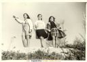 lgt_rosaleda_muchachas_con_minifalda_en_el_cerro_1.jpg