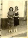 lgt_rosaleda_pareja_de_muchachas.jpg