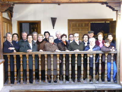 Los artifices del Belen
Este es el grupo de personas que hacen posible que año tras año podamos disfrutar de la exposición de un Belen en la Guardia, nos faltaron algunos, tal y como Jesus e Ines, y alguno mas a los que les comentamos que en los días de Navidades intentaríamos reunirles de nuevo para hacer una nueva foto del grupo al completo.
