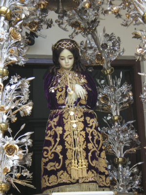 Santo Niño en la puerta de la iglesia dia 24
