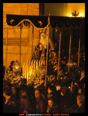 Procesión Jueves Santo 2010
Nuestra Señora de la Soledad a su salida de la iglesia.
