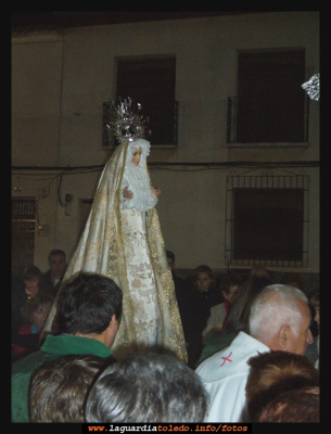 Procesión del reencuentro Semana Santa 2009
Imagen de la Virgen con manto blanco tras rencontrarse con Cristo resucitado. La procesión del reencuentro sale el Domingo de Resurrección tras la vigilia pascual.
