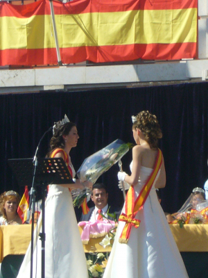Coronación reina 2007
Irene Nuño le entrega el ramo a Marisol Rama
